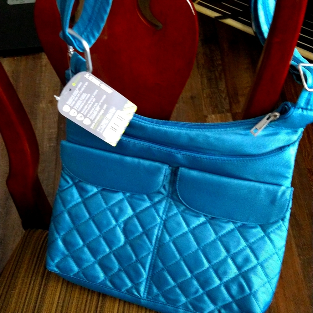 Travelon purse and wrislet